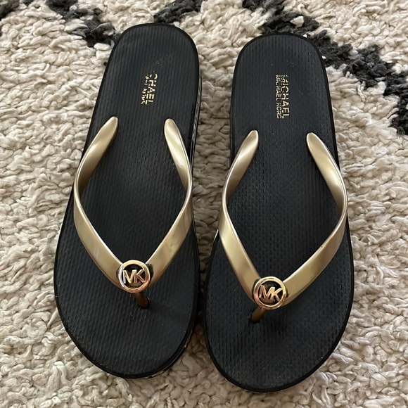 Michael Kors stack flip-flops size 7 - Picture 2 of 11